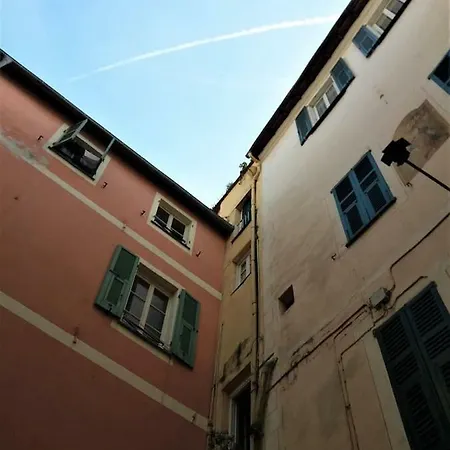 La Casa Sui Tetti, Nella Citta Vecchia Di * San Remo