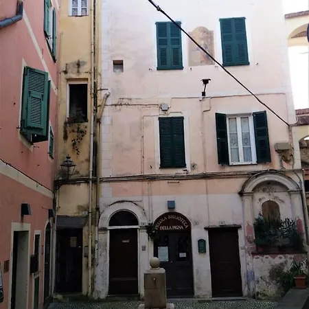 La Casa Sui Tetti, Nella Citta Vecchia Di * Sanremo