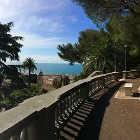La Casa Sui Tetti, Nella Citta Vecchia Di * San Remo