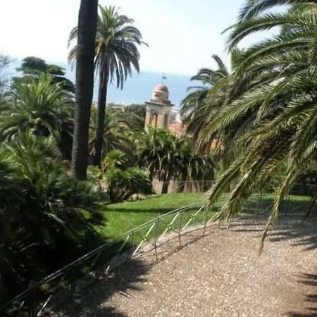 La Casa Sui Tetti, Nella Città Vecchia Di *